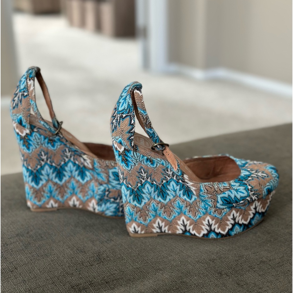 JEFFREY CAMPBELL wedge! Size 5